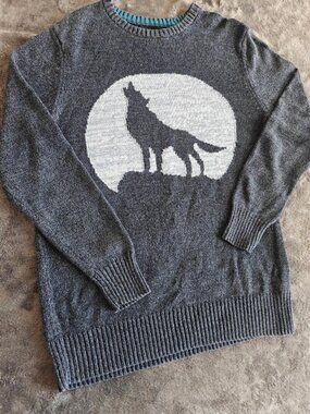 Howling coyote men's crewneck